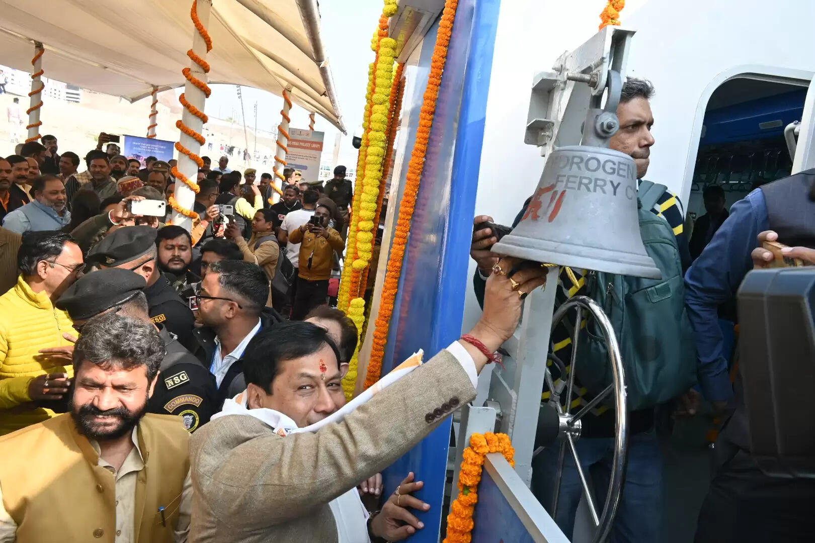 ऊपर दी गई जानकारी के अनुसार हिन्दी में विस्तार से समाचार लिखो। समाचार को विभिन्न पैराग्राफ में लिखो, बुलेट में नहीं। पैराग्राफ के लिए सब हेडिंग भी दो