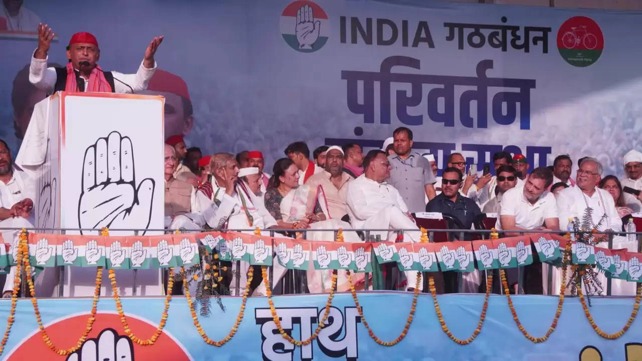 akhilesh yadav in varanasi