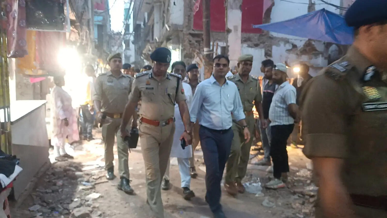 टेक्स्ट बिल्कुल कम रखो। थंबनेल इमेज की तरह बनाओ