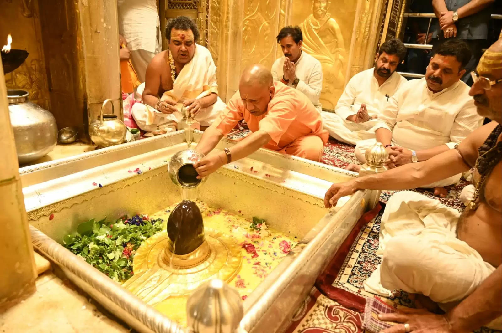 yogi ji in vishwanath ji