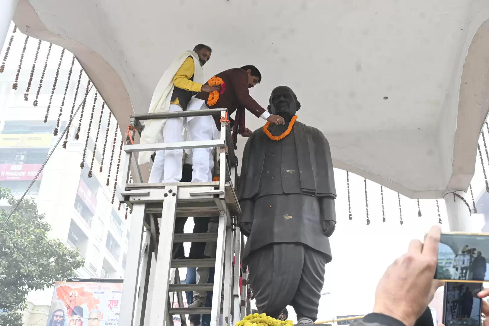 गांधीवादी प्रदर्शन से पहले ही कार्यकर्ता नजरबंद