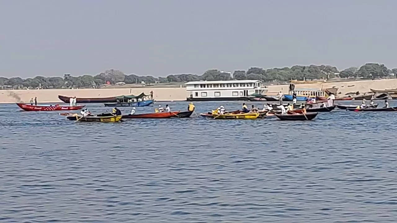 boat race in varanasi