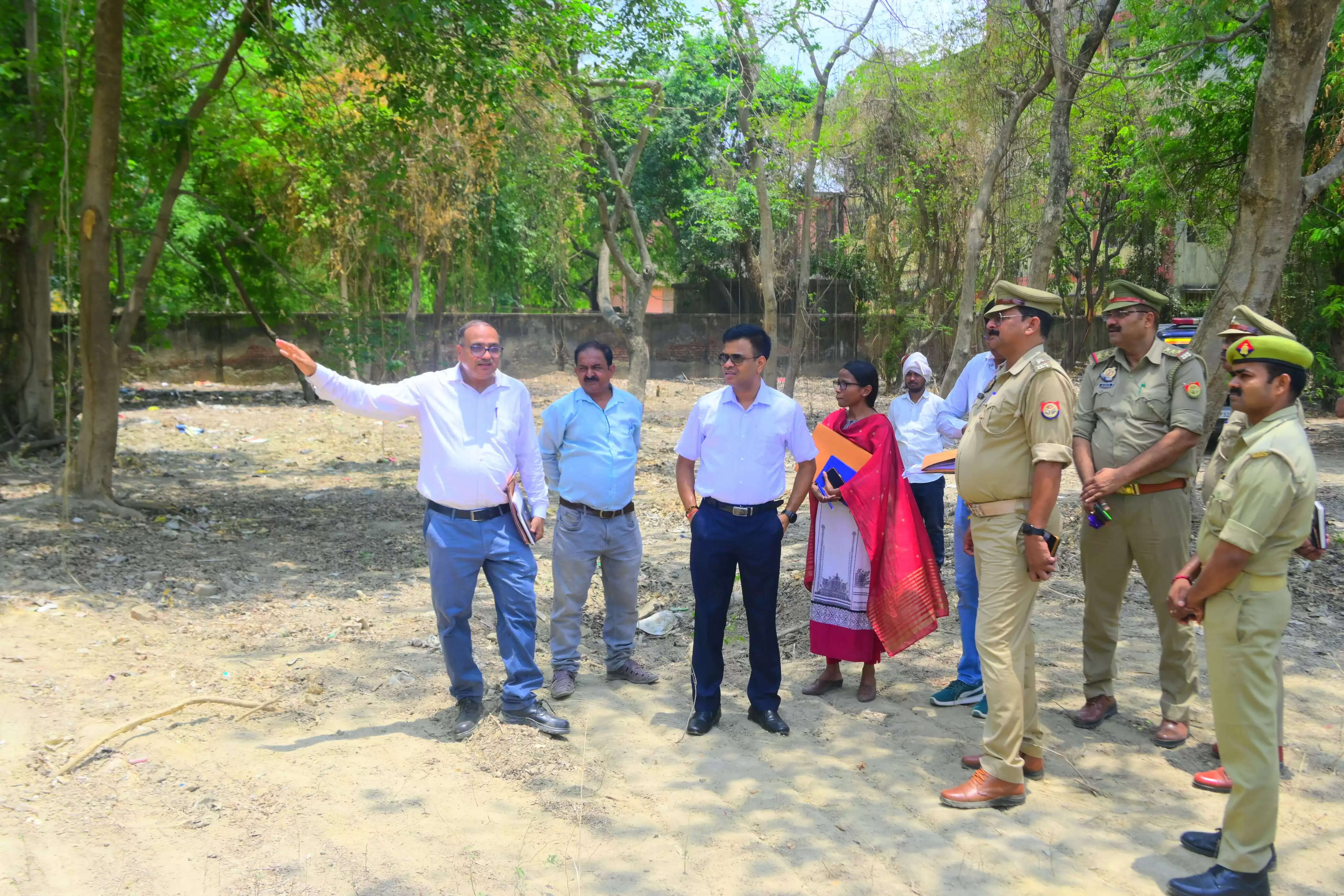 वाराणसी में पुलिस कर्मियों के लिए निर्माणाधीन 192 आवासों और थाना लालपुर पाण्डेयपुर का निरीक्षण