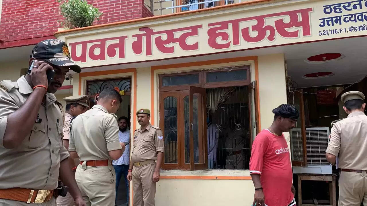वाराणसी : गेस्ट हाउस में किशोर ने फांसी लगाकर दी जान, छानबीन में जुटी पुलिस&nbsp;
