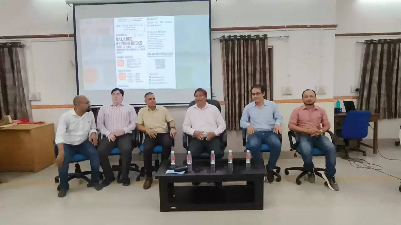 काशी हिंदू विश्वविद्यालय (बीएचयू) के वेल-बीइंग सर्विसेज सेल की ओर से विश्व नैदानिक व्यायाम फिजियोलॉजी दिवस के अवसर पर एक विशेष कार्यशाला आयोजित की गई। कार्यशाला का विषय था – “बैलेंस बियॉन्ड बुक्स: थ्राइव एंड स्ट्राइव – ए लाइफस्टाइल ब्लूप्रिंट फॉर एकेडमिक एंड करियर वाइटैलिटी”। इसमें लगभग 250 छात्रों ने भाग लिया।