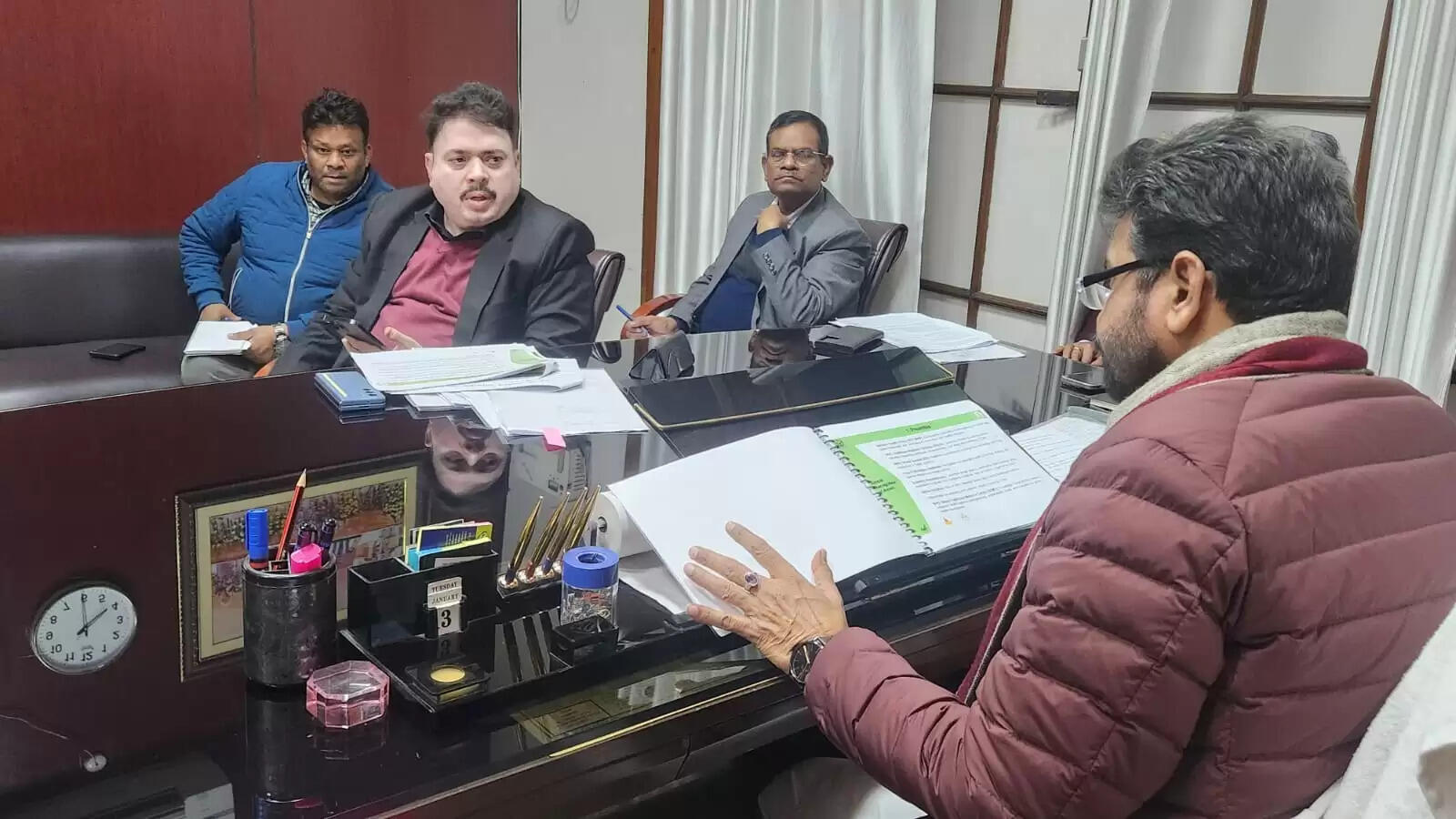 आयुष सेवाओं को जन-जन तक पहुंचाने के निर्देश, मंत्री डॉ. दयाशंकर मिश्रा ने की विभागीय समीक्षा बैठक