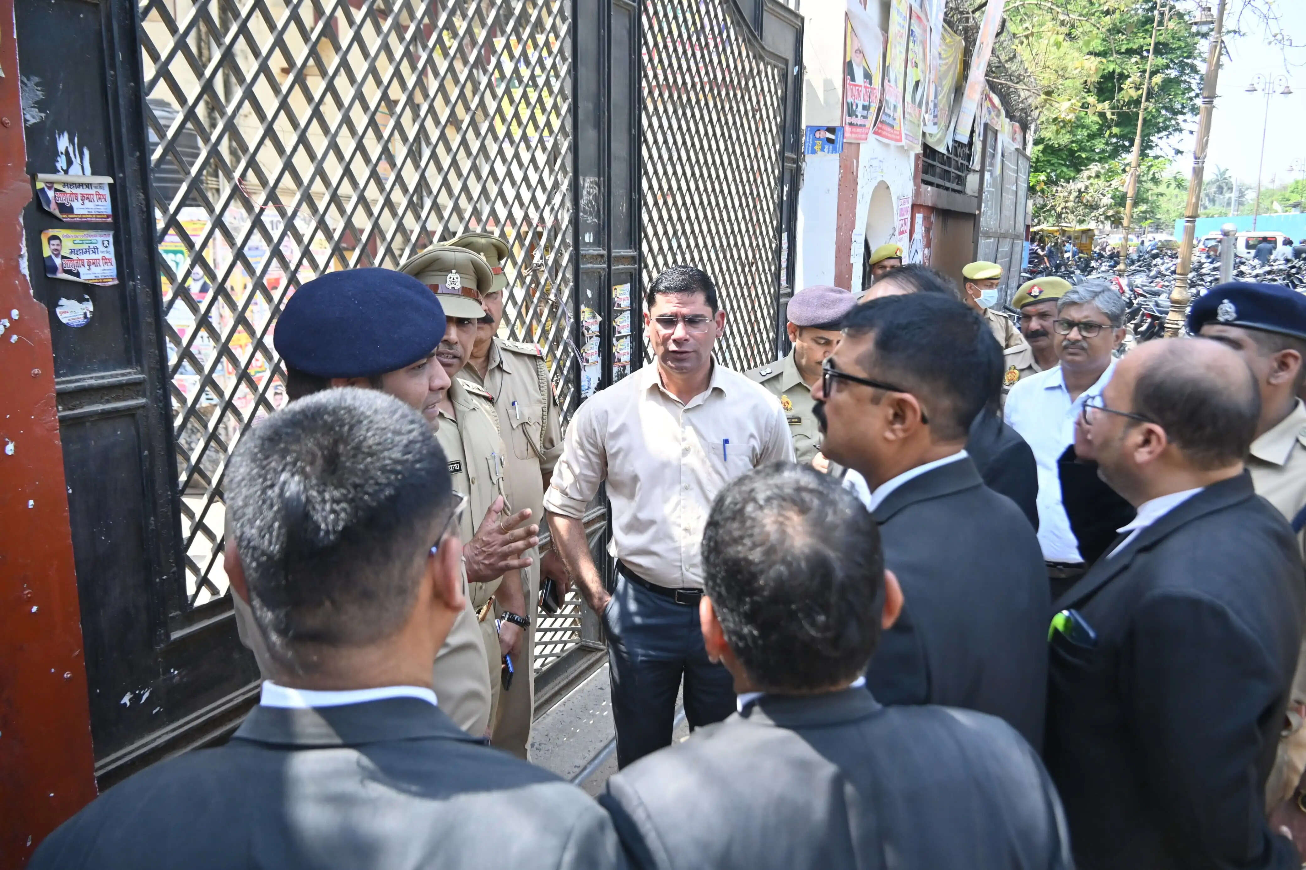 कचहरी में ट्रैफिक पर सख्त पुलिस कमिश्नर