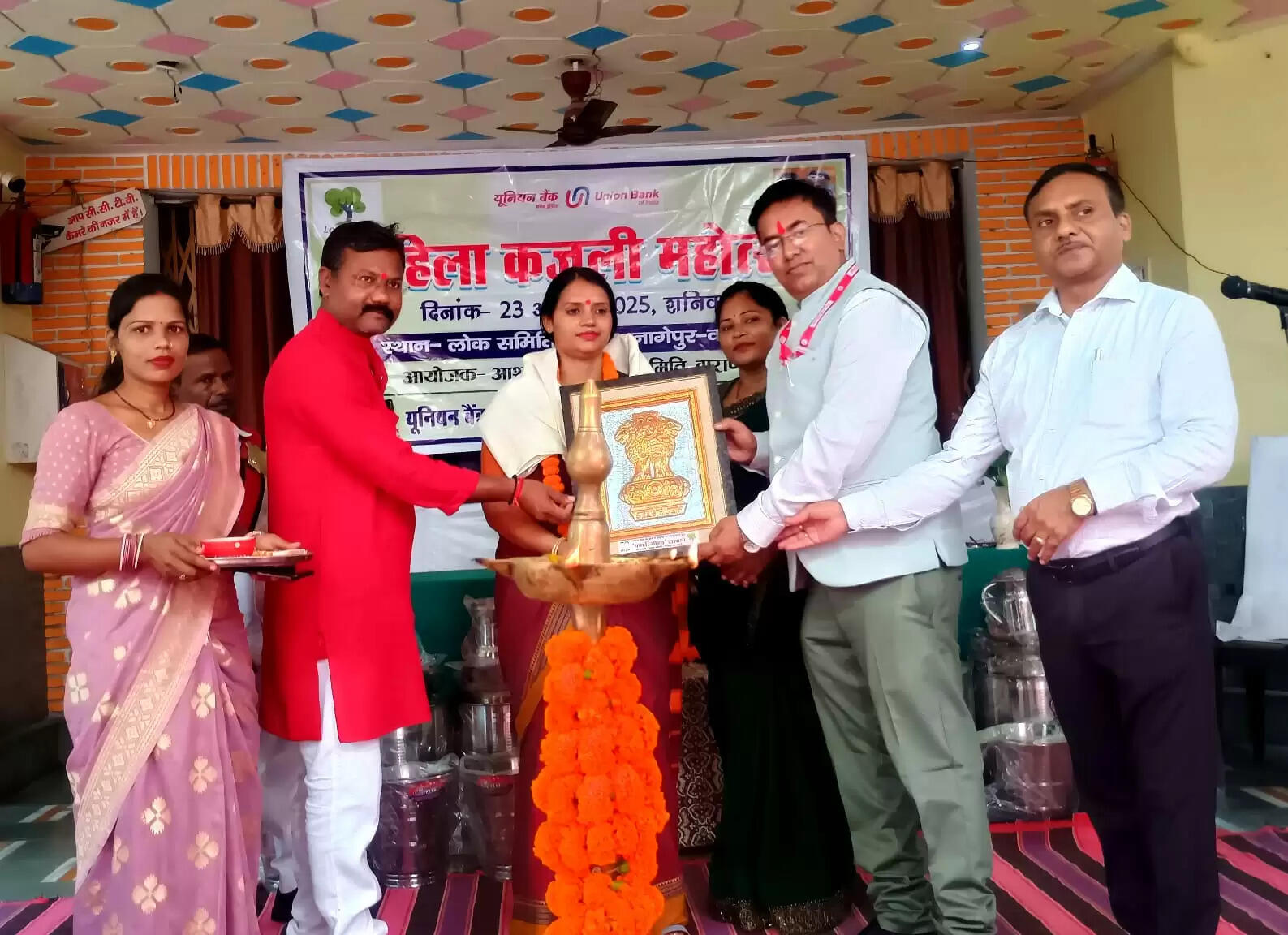 &nbsp;महिला कजली महोत्सव में मानापुर की महिलाओं ने मारी बाजी, नागेपुर में जीवंत हुई काशी की लोक संस्कृति