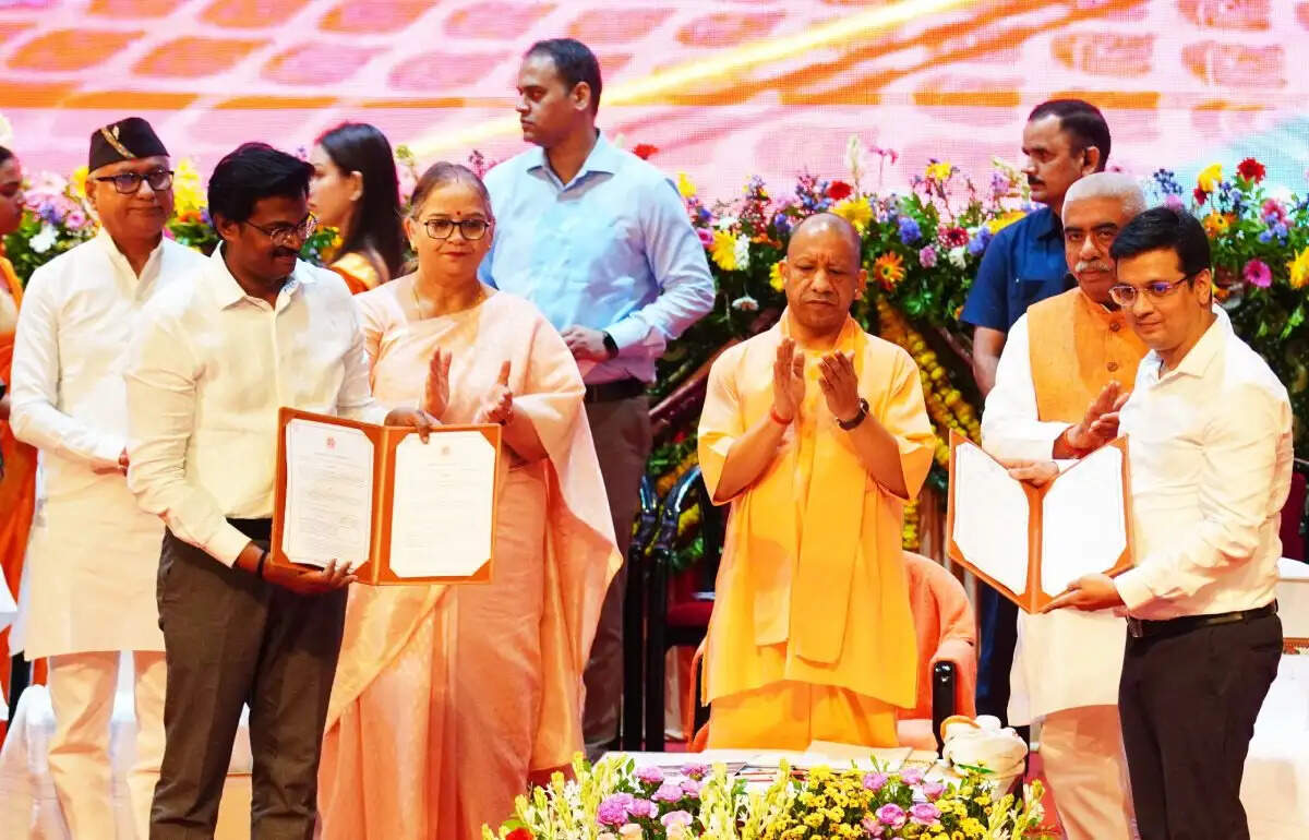 यूपी में 30 लाख लोगों की आजीविका का साधन बना हथकरघा-पावरलूम: सीएम योगी