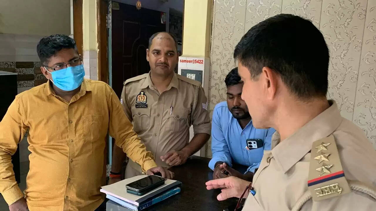 वाराणसी : गेस्ट हाउस में किशोर ने फांसी लगाकर दी जान, छानबीन में जुटी पुलिस&nbsp;