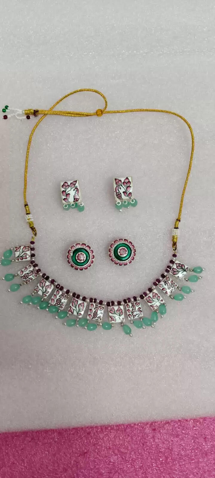 योगी सरकार ने गुलाबी मीनाकारी को दिलाया जीआई टैग, ओडीओपी में शामिल कर दिलाया इंटरनेशनल मार्केट