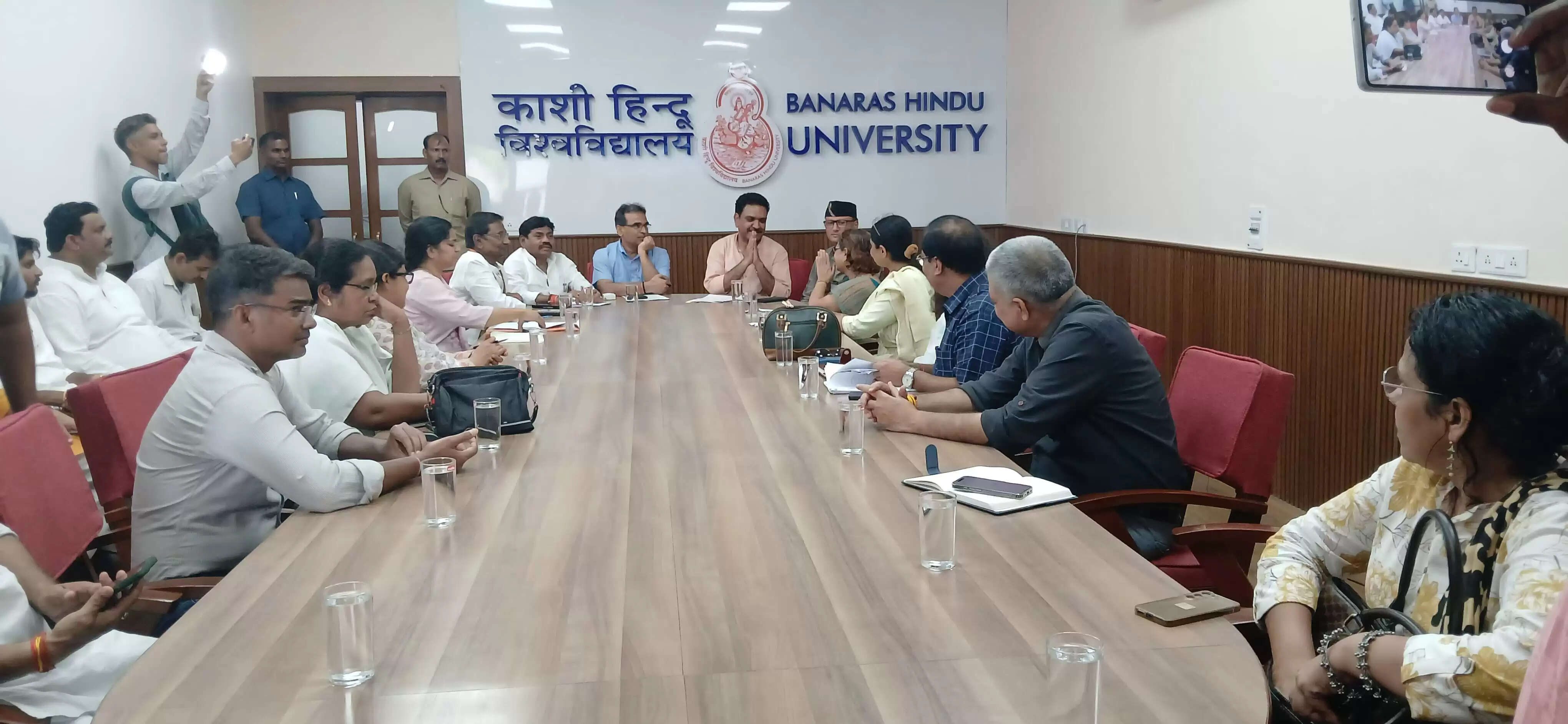 वाराणसी: BHU और जनजातीय कल्याण विभाग मिलकर मनाएंगे 'जनजातीय गौरव वर्ष 2025'