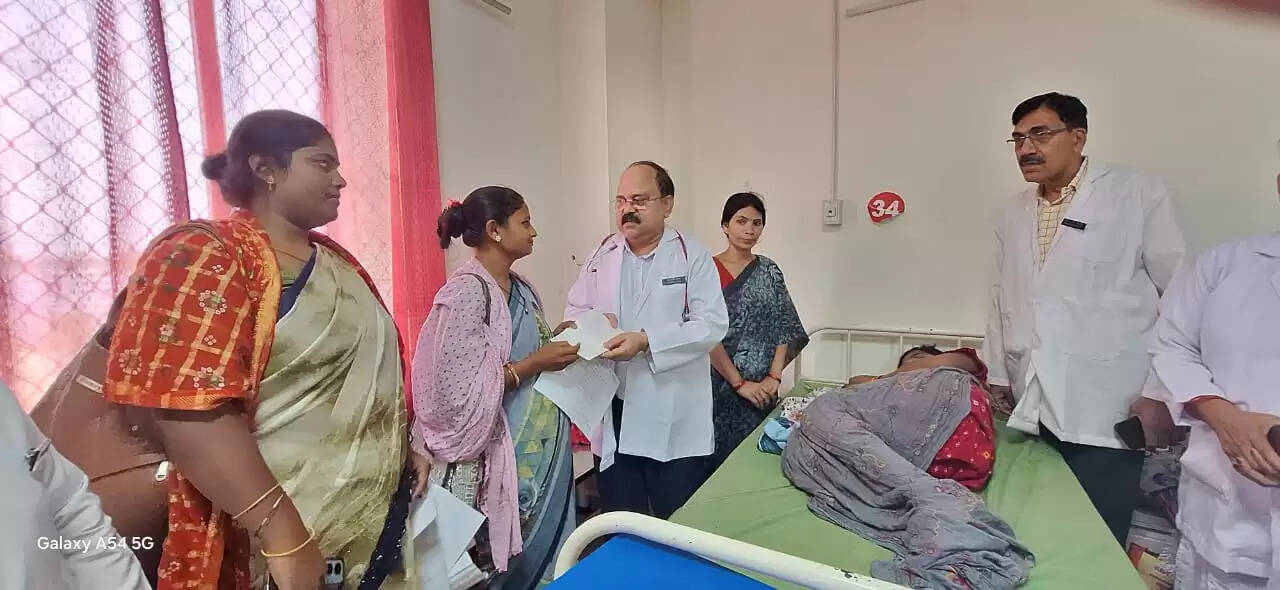 वाराणसी: जन्मजात कटे होंठ और तालू का इलाज संभव, सीएमएस ने आशा कार्यकर्ती को किया सम्मानित