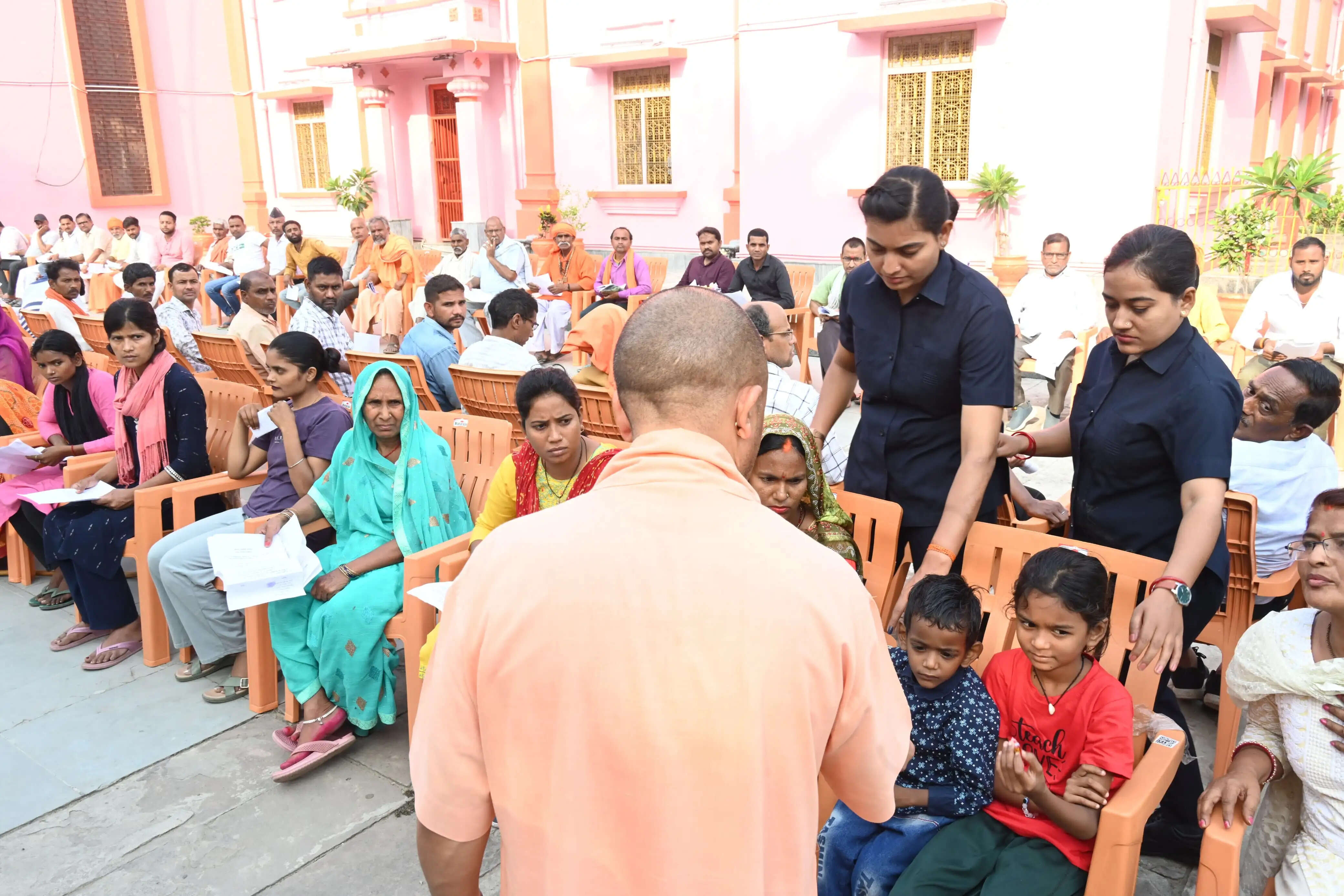 हॉस्पिटल ले जाने की करें व्यवस्था, भर्ती कराकर कराएं समुचित इलाज : मुख्यमंत्री