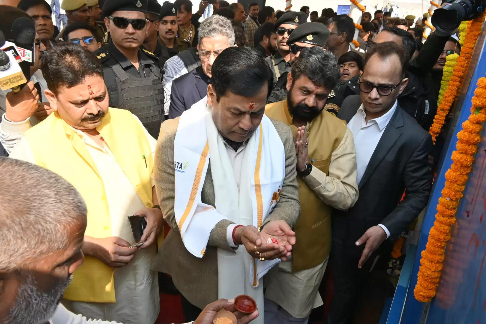 ऊपर दी गई जानकारी के अनुसार हिन्दी में विस्तार से समाचार लिखो। समाचार को विभिन्न पैराग्राफ में लिखो, बुलेट में नहीं। पैराग्राफ के लिए सब हेडिंग भी दो