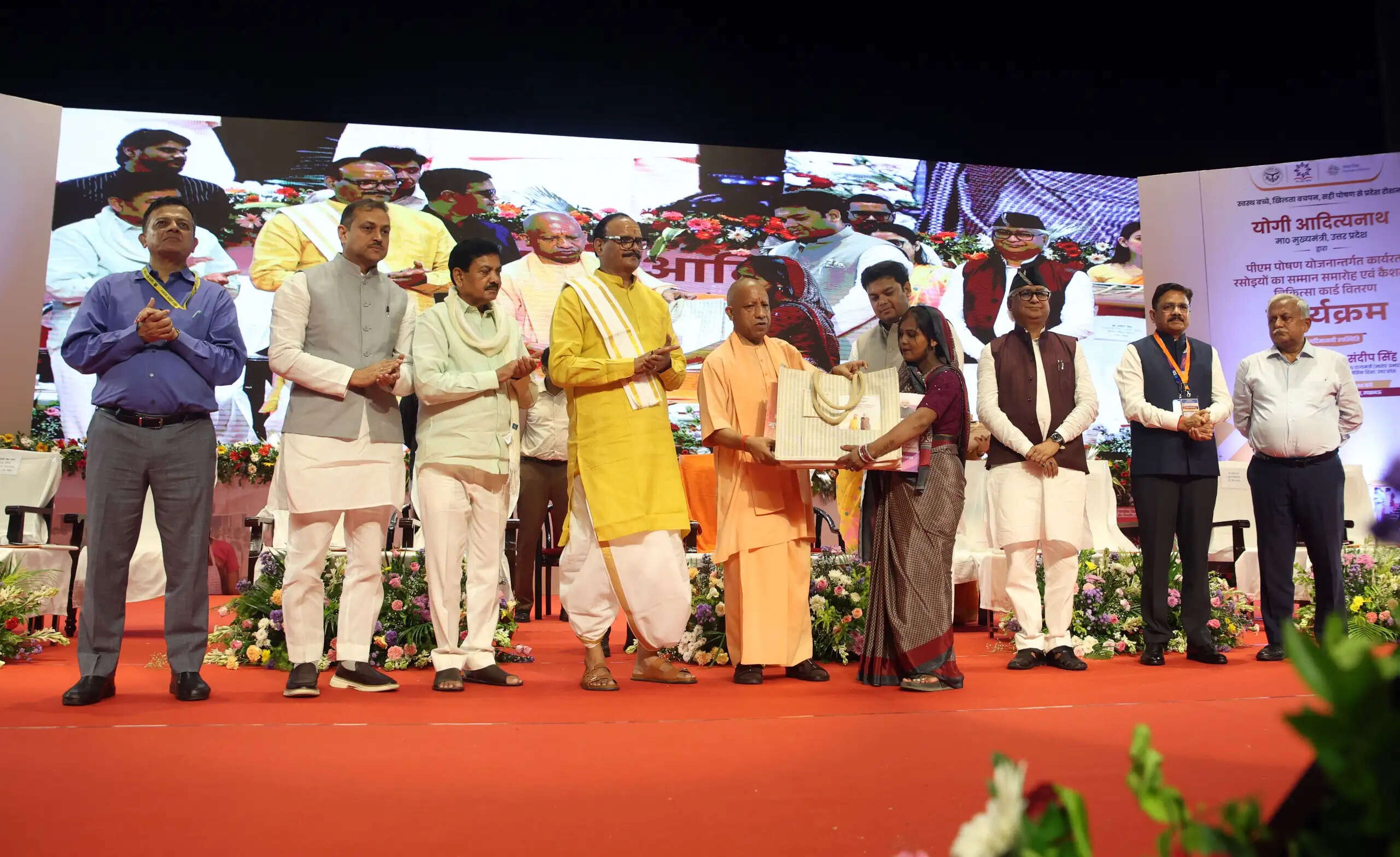 3.54 लाख रसोइयों को मिलेगा बढ़े हुए मानदेय का लाभ, अब बढ़कर हुआ ₹3000 प्रतिमाह