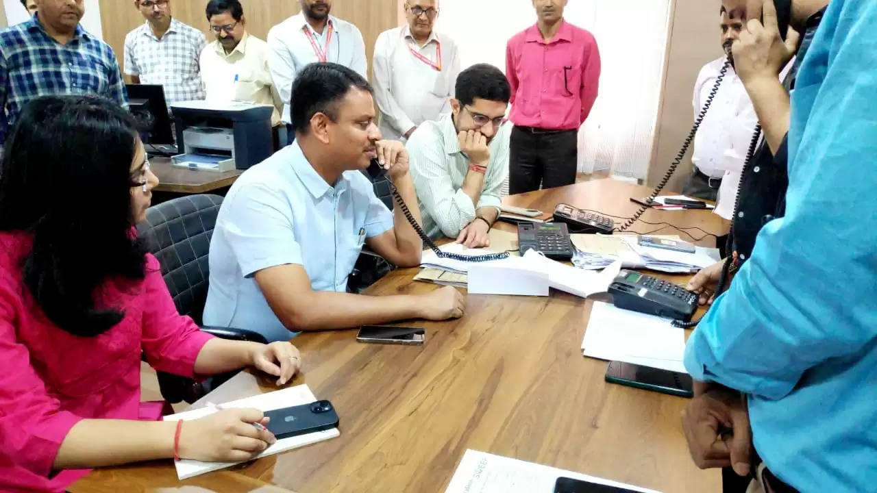 election control room in varanasi