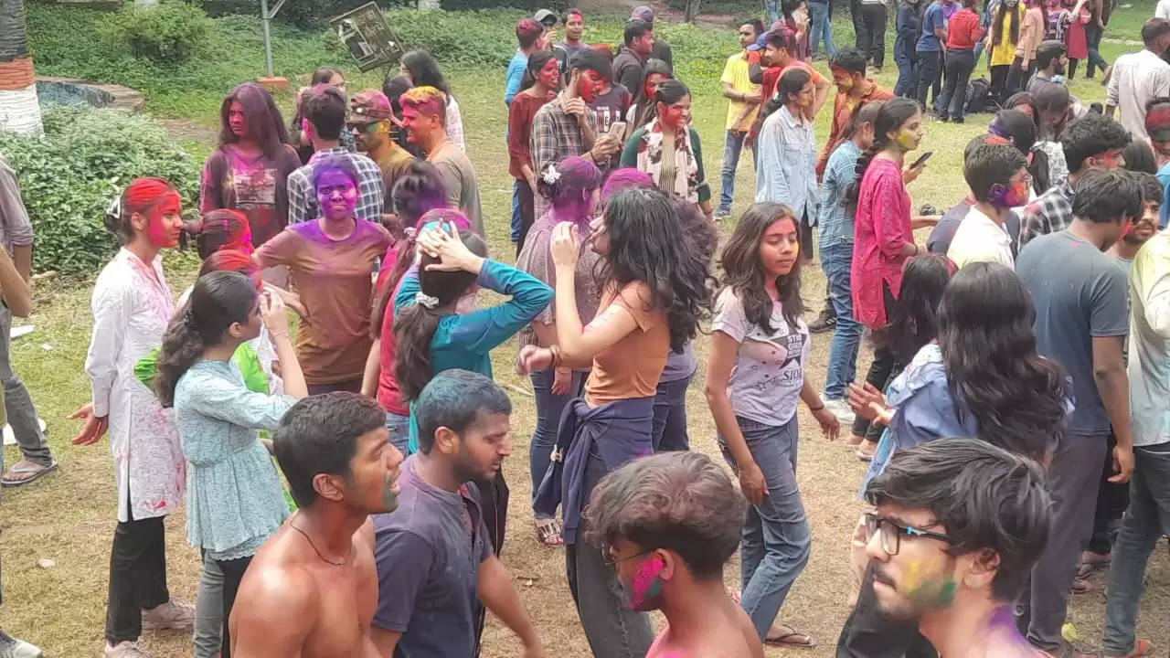 holi in bhu campus 2024