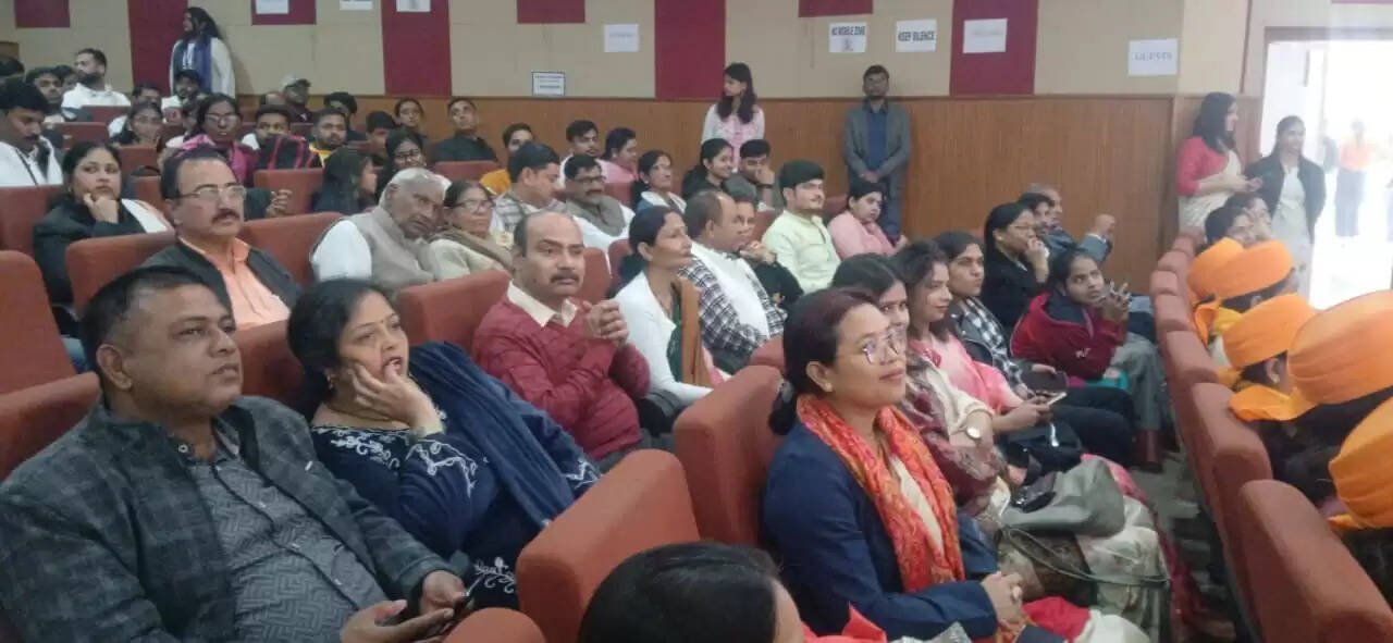 बीएचयू दीक्षांत समारोह का दूसरा दिन: उल्लास और उपलब्धि के बीच दो दिनों में 13,450 डिग्रियों का वितरण