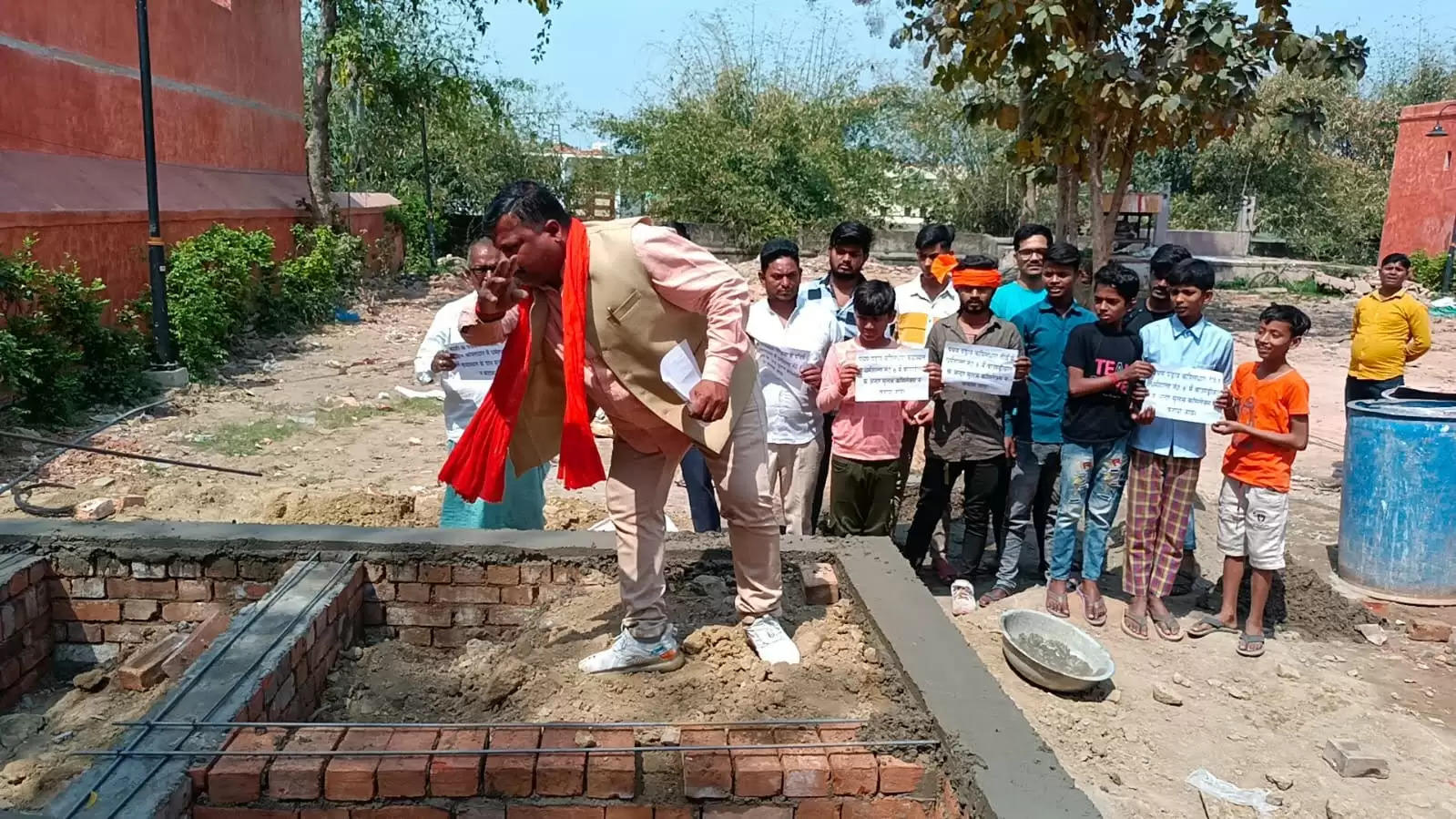 pubic toilet in sarnath