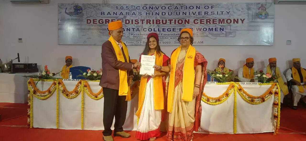 बीएचयू दीक्षांत समारोह का दूसरा दिन: उल्लास और उपलब्धि के बीच दो दिनों में 13,450 डिग्रियों का वितरण