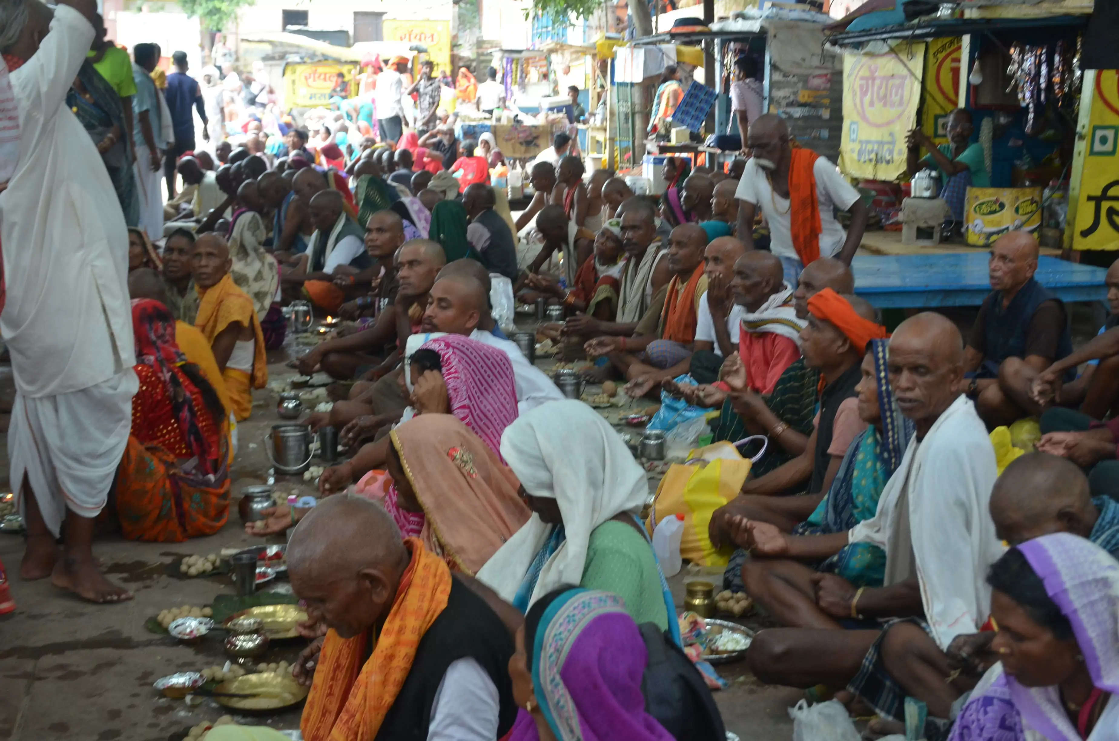 पुत्र के दीर्घायु व सलामती के लिए माताओं ने रखा जीवित्पुत्रिका का निर्जला व्रत, शहर से गांव तक नदी किनारे उमड़ी महिलाओं की भीड़