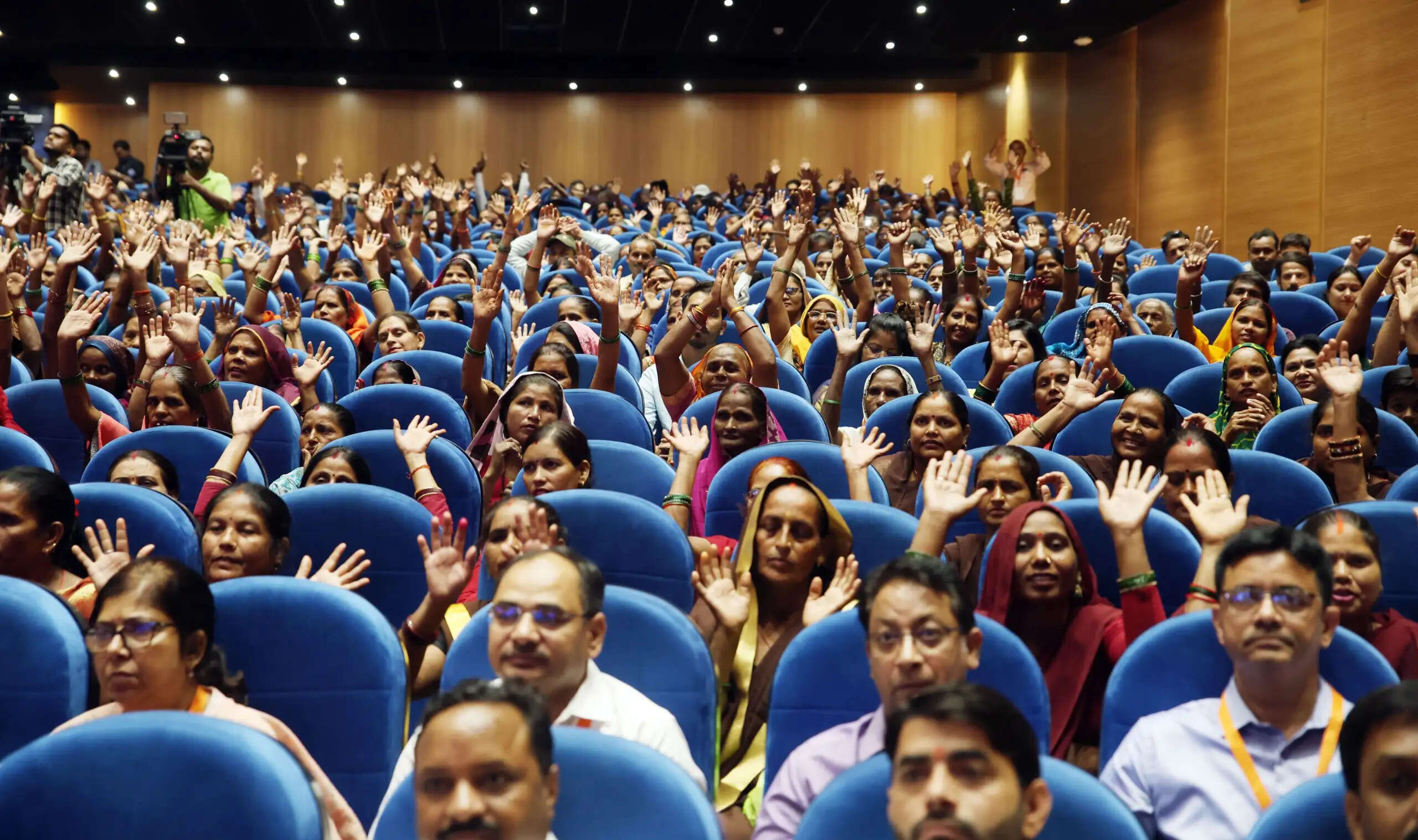 &nbsp;  रक्षाबंधन से पहले मुख्यमंत्री ने 3.54 लाख रसोइयों को दिए चार बड़े उपहार
