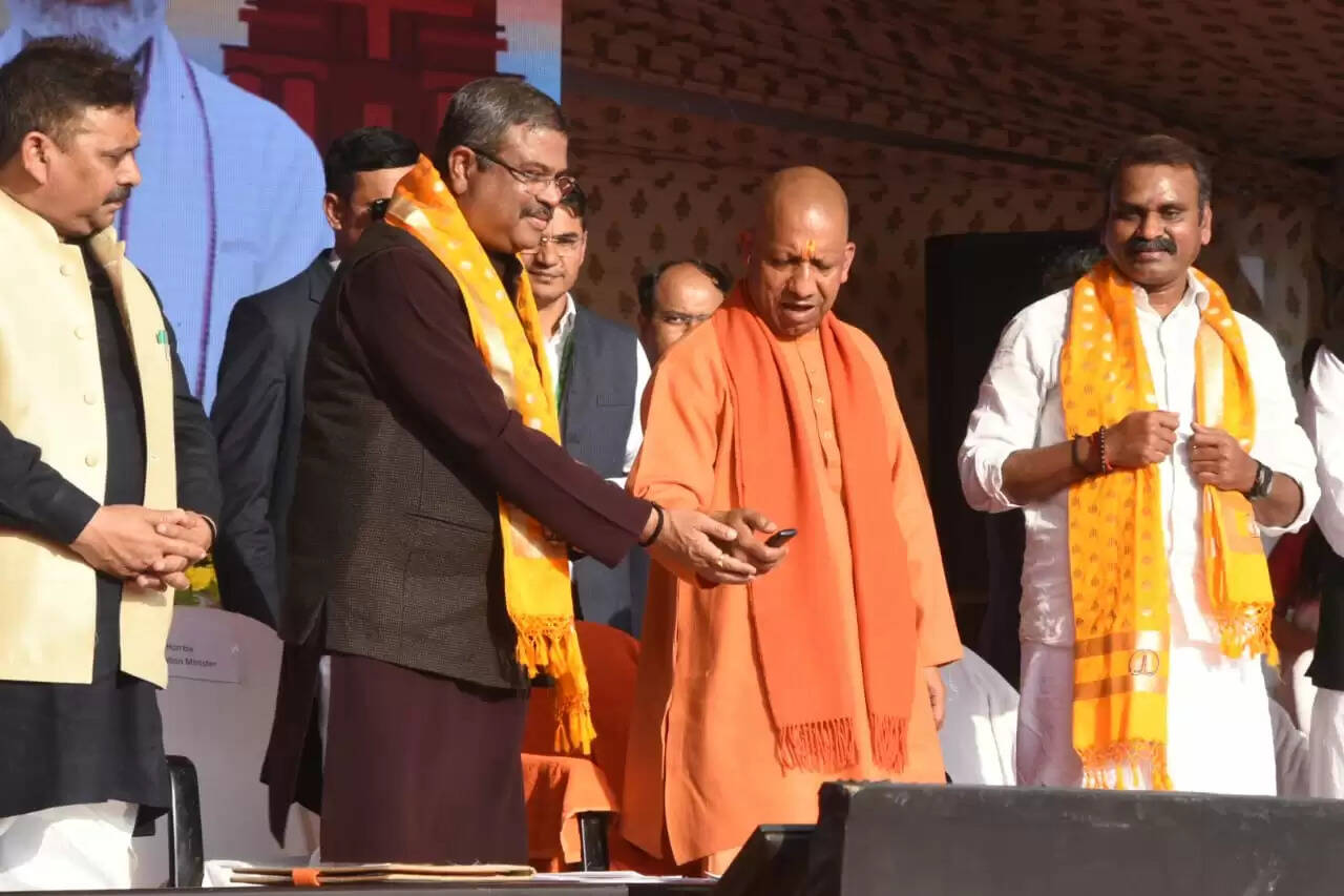 सीएम योगी ने काशी तमिल संगमम का किया उद्घाटन