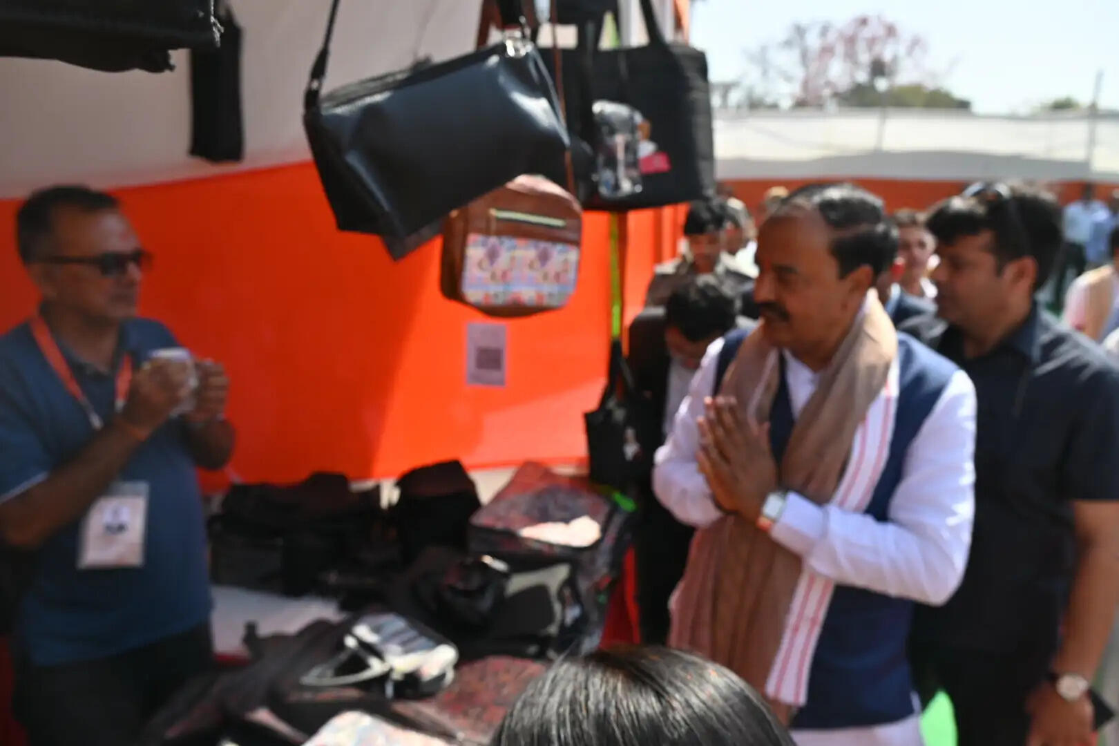 सरस मेले में पहुंचे डिप्टी सीएम केशव मौर्या