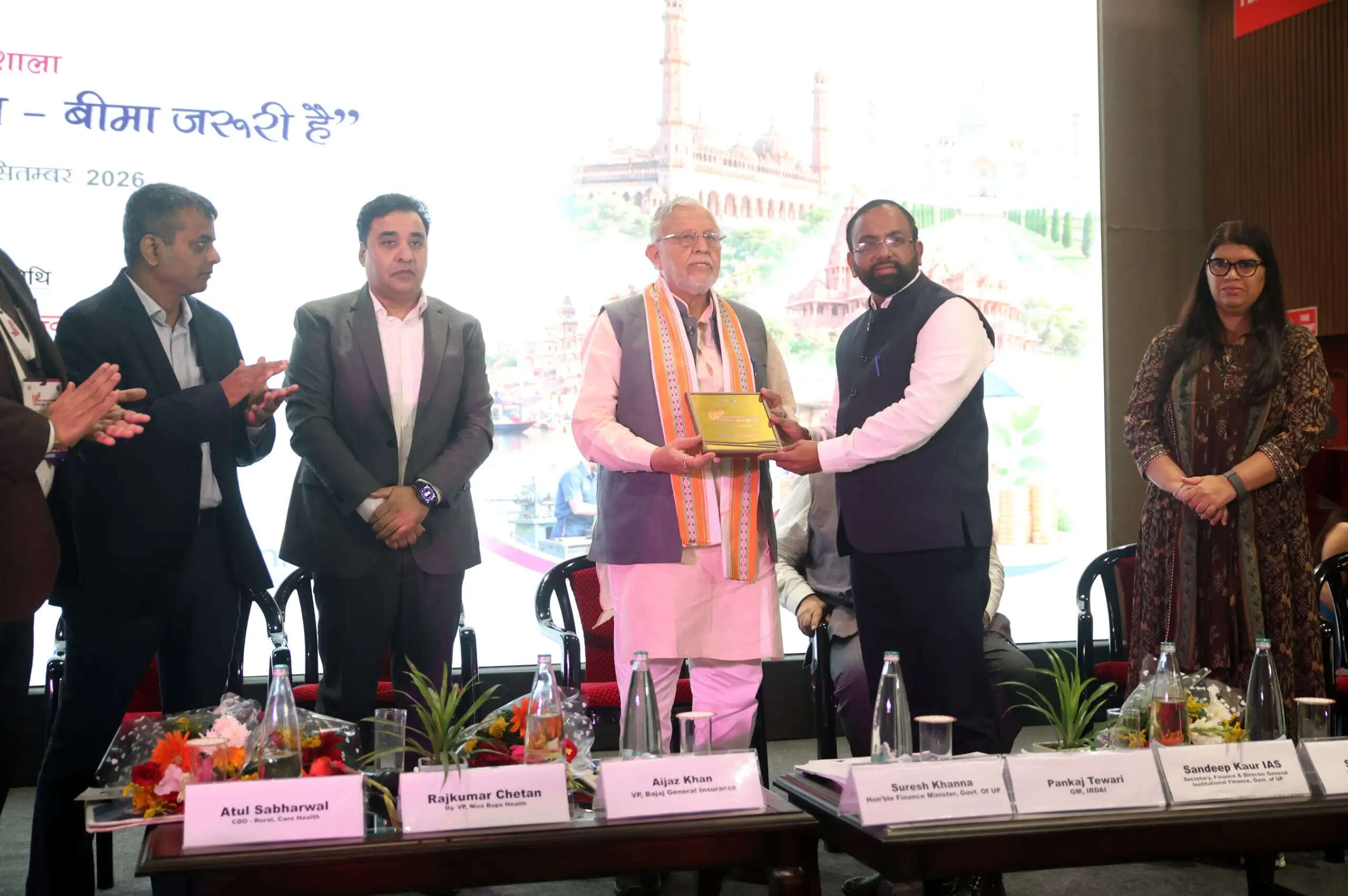कमजोर और ग्रामीण वर्ग तक बीमा पहुंचाना सबसे जरूरी : सुरेश खन्ना
