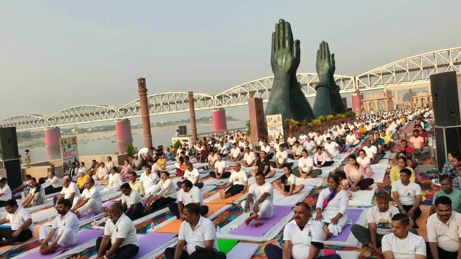 नमो घाट से हुई योग सप्ताह की शुरुआत, गंगा तट पर बही योग की धारा