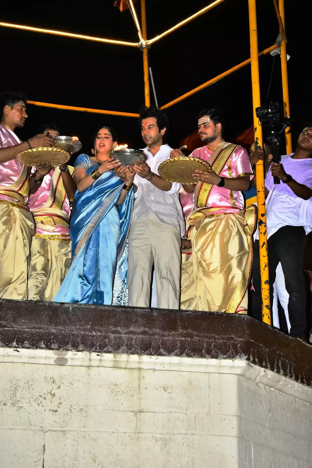 rajkumar rao and jahnvi kapoor in varanasi