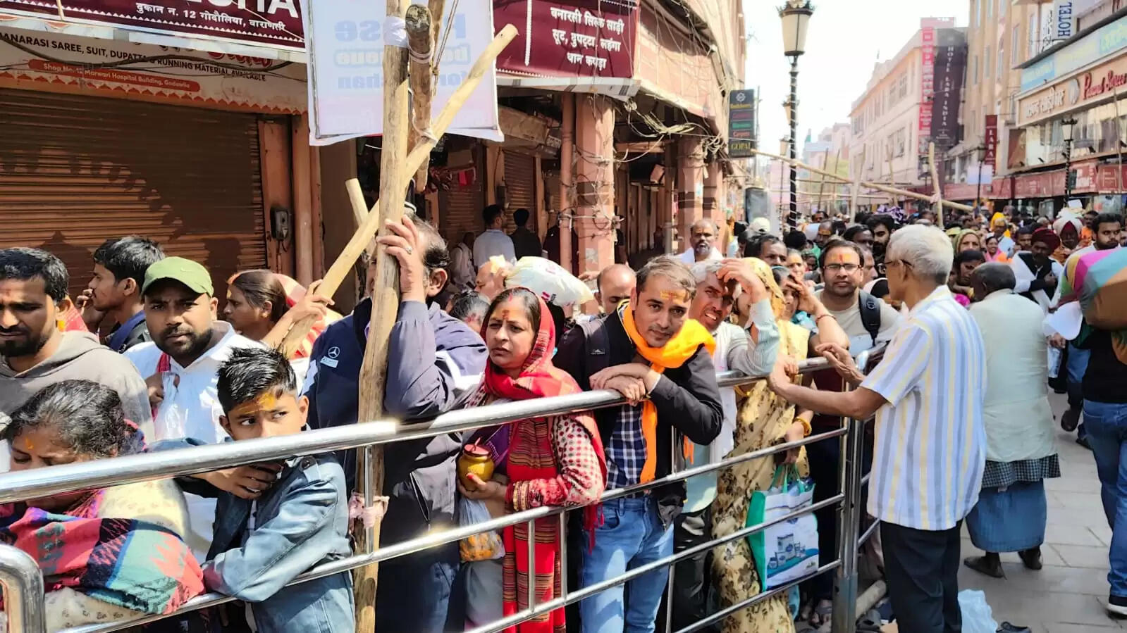 varanasi crowd