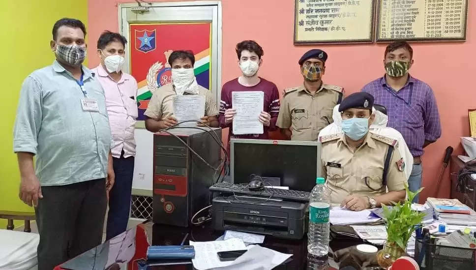 चंदौली : आरपीएफ व रेलवे की क्राइम ब्रांच ने दो टिकट दलालों को 28 ई-टिकट के साथ किया गिरफ्तार