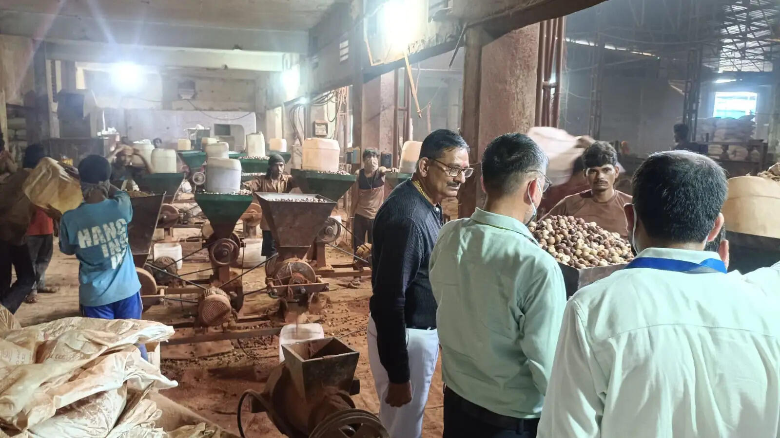 पान मसाला पर योगी सरकार का बड़ा प्रहार, 15.70 करोड़ का संदिग्ध माल जब्त