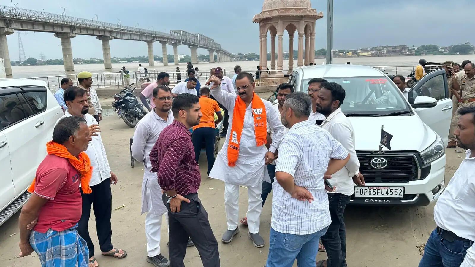 वरुणा किनारे सीवर बैक-फ्लो रोकने के लिए बनेंगे ‘फ्लड पिलर’, जलजमाव पर अफसरों की तय होगी जवाबदेही