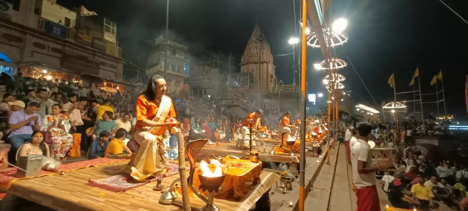 वाराणसी : मातृ दिवस पर दशाश्वमेध घाट पर वीर सैनिकों की माताओं का सम्मान, मां गंगा की हुई विशेष आरती