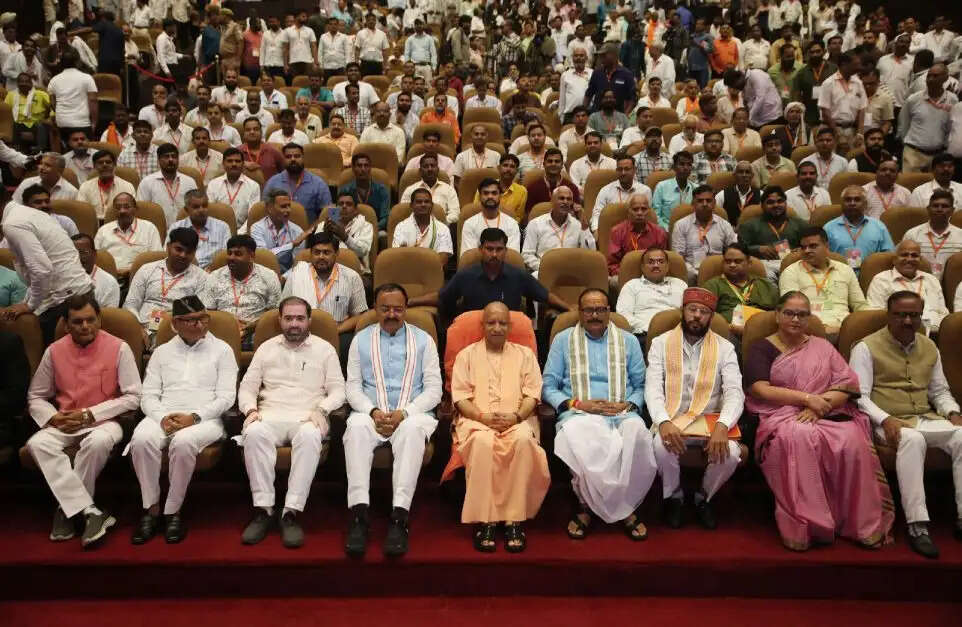 कोटेदारों ने योगी सरकार को दिया धन्यवाद, बोले-पहले लोग संदेह करते थे, अब देते हैं सम्मान
