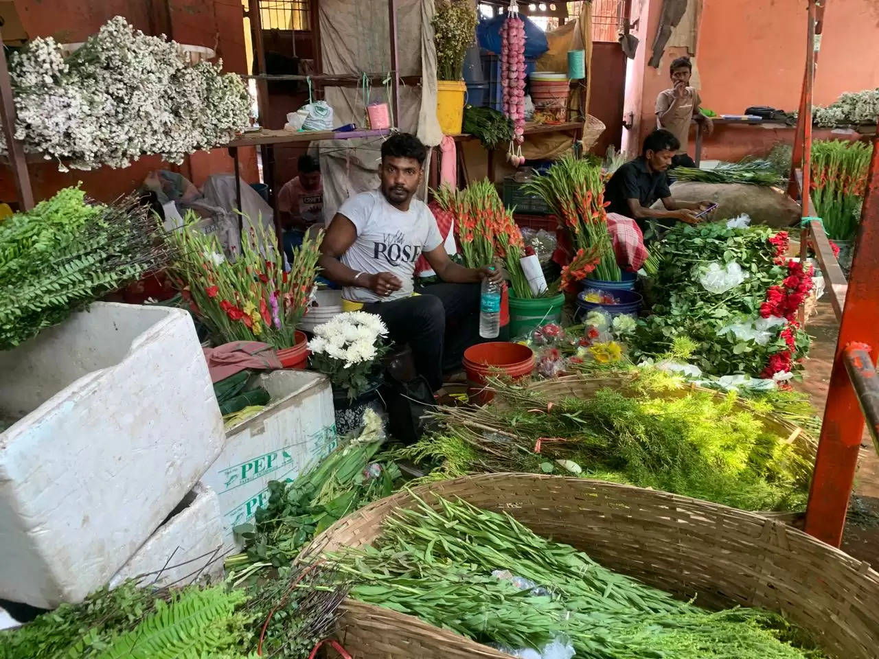 flower market in varanasi