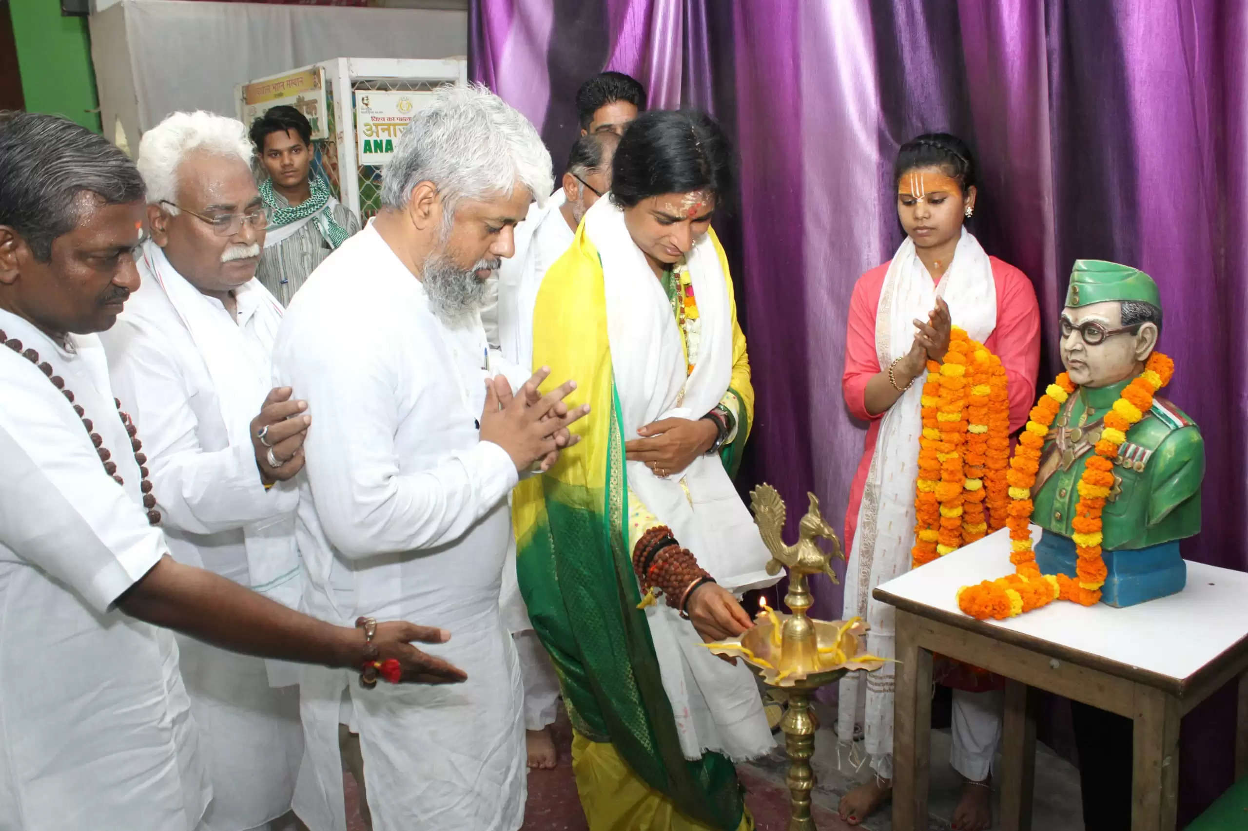 madhavi lata in varanasi