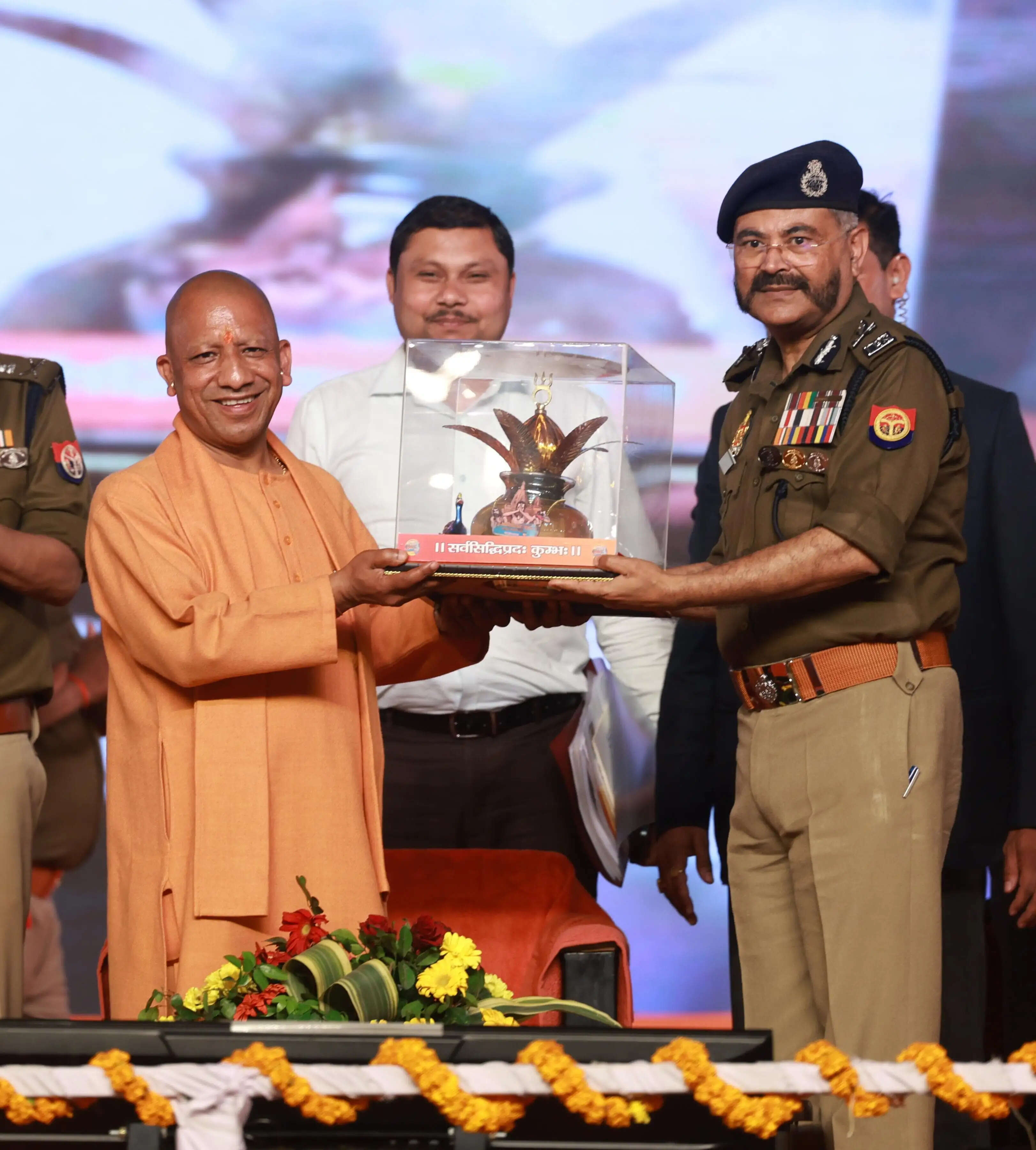 प्रयागराज महाकुम्भ में ड्यूटी देने वाले पुलिसकर्मियों को मिलेगा 'महाकुम्भ सेवा मेडल' और ₹10 हजार का स्पेशल बोनस : मुख्यमंत्री