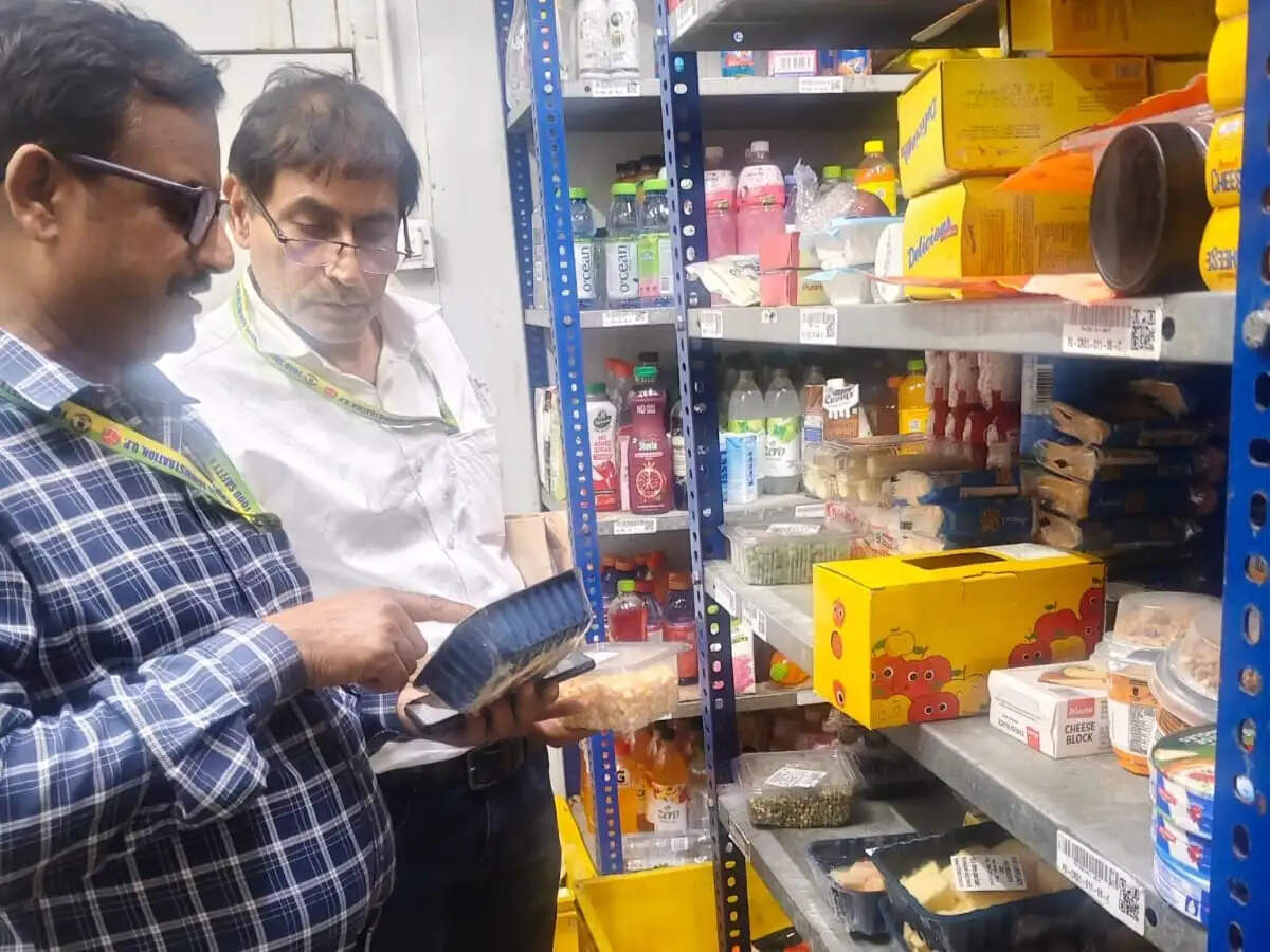 ई-कॉमर्स प्लेटफॉर्म पर खाद्य सुरक्षा विभाग की बड़ी कार्रवाई, दो स्टोर के लाइसेंस निलंबित और खाद्य कारोबार बंद