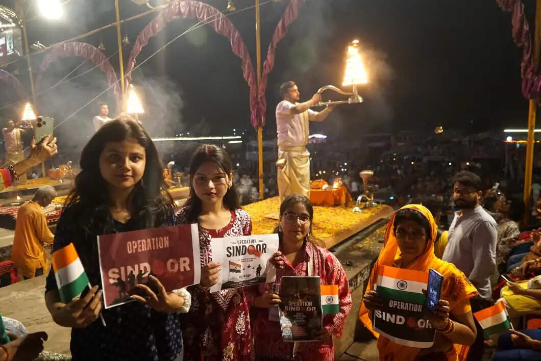 &nbsp;ऑपरेशन सिंदूर की पहली वर्षगांठ पर काशी में भारतीय सेना को नमन, दशाश्वमेध घाट की गंगा आरती शौर्य को समर्पित