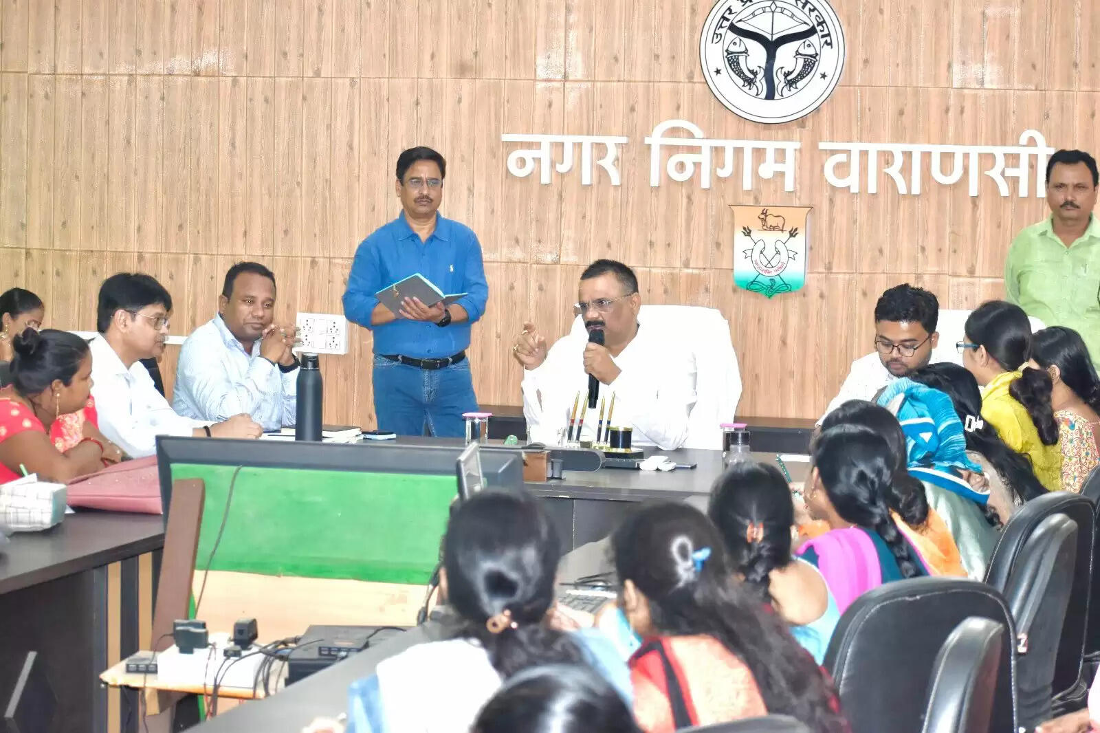 वाराणसी: ‘एक पेड़ माँ के नाम’ अभियान के तहत सावन में लगेंगे 20 हजार पेड़, महापौर ने की स्वयं सहायता समूह की महिलाओं के साथ बैठक