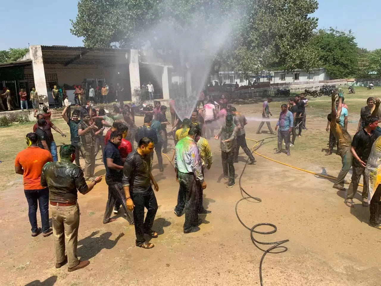 varanasi police holi