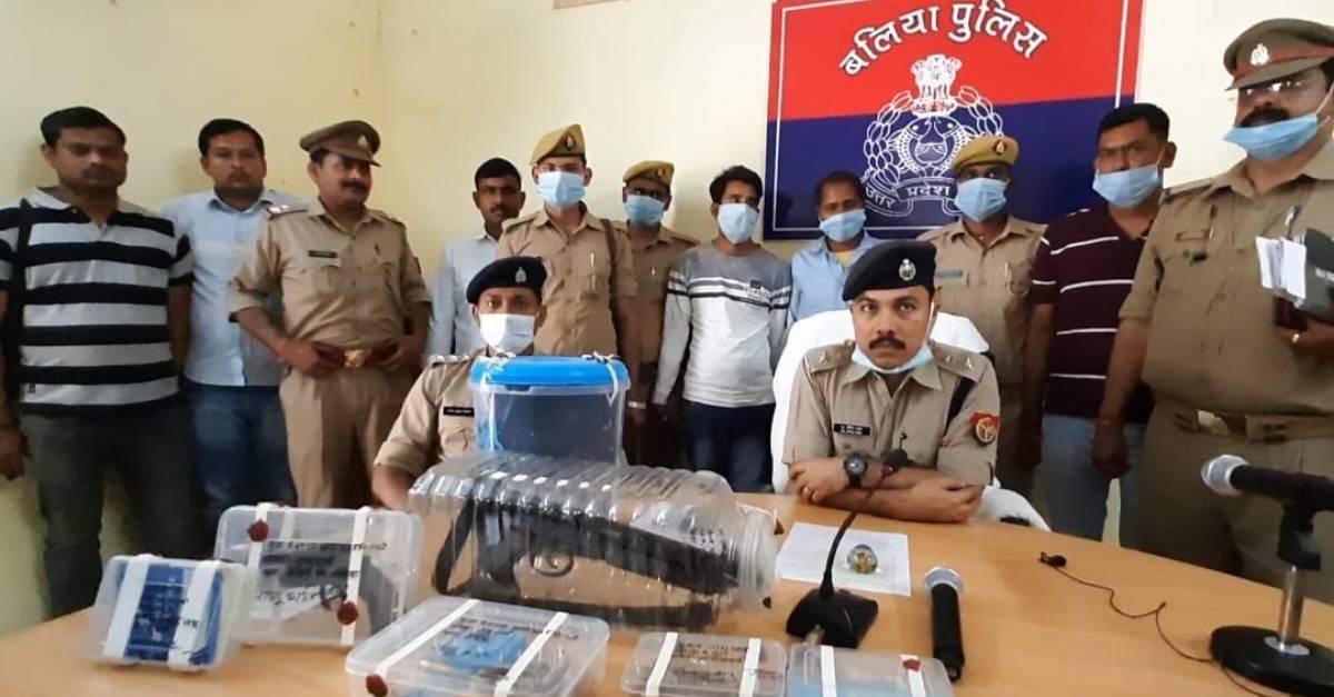 बलिया : बैरिया पुलिस व स्वाट टीम को मिली बड़ी सफलता, दो शातिर बदमाशों को किया गिरफ्तार