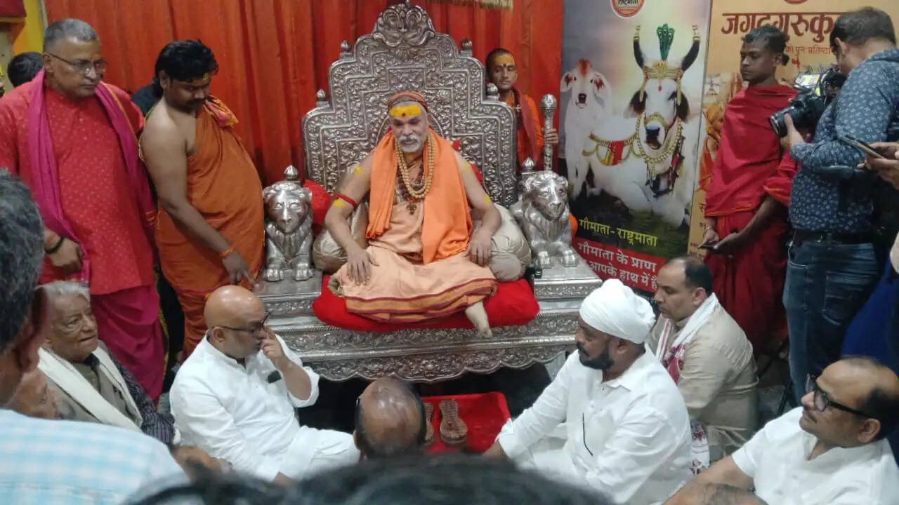 शंकराचार्य ने जांच की निष्पक्षता पर उठाए सवाल, जॉइंट सीपी–आशुतोष की तस्वीर पर बढ़ा विवाद