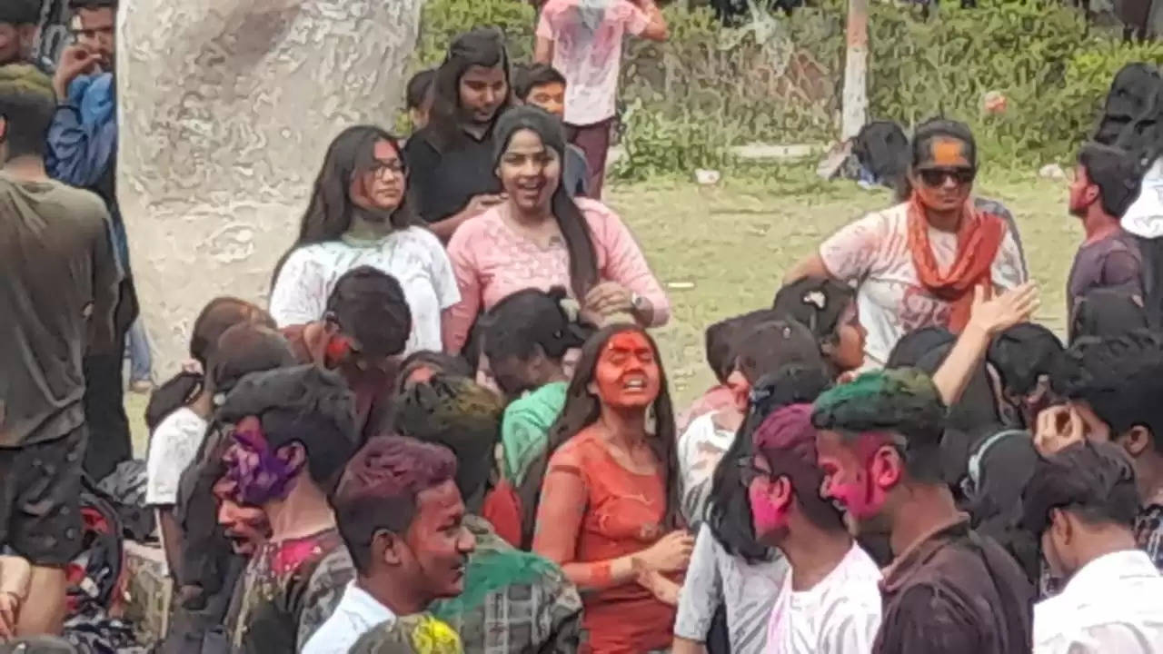 holi in bhu campus 2024