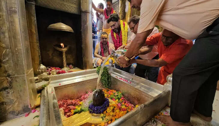 त्रिवेणी के जल से बाबा विश्वनाथ का अभिषेक, जनकल्याण और विश्वशांति की कामना