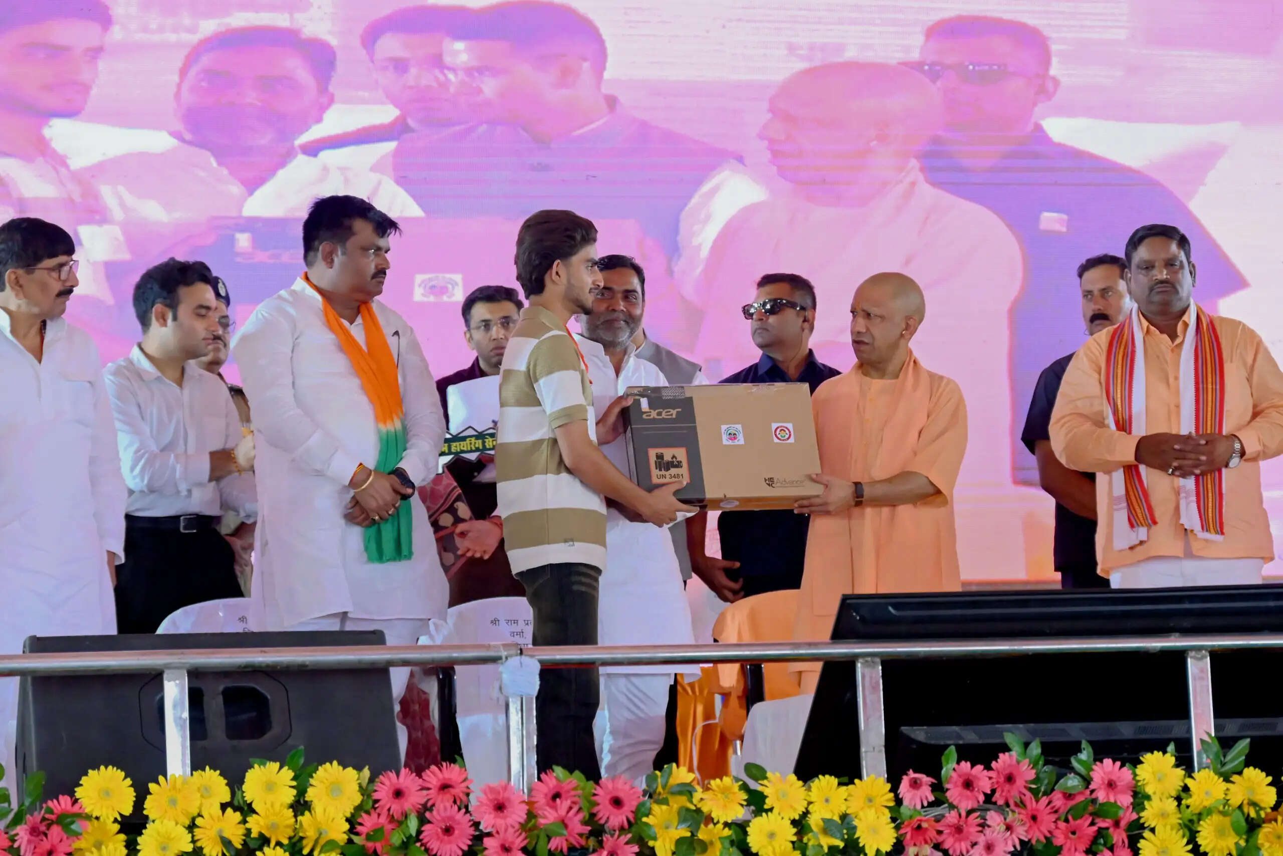 मुख्यमंत्री ने विभिन्न योजनाओं के लाभार्थियों को किया सम्मानित&nbsp;